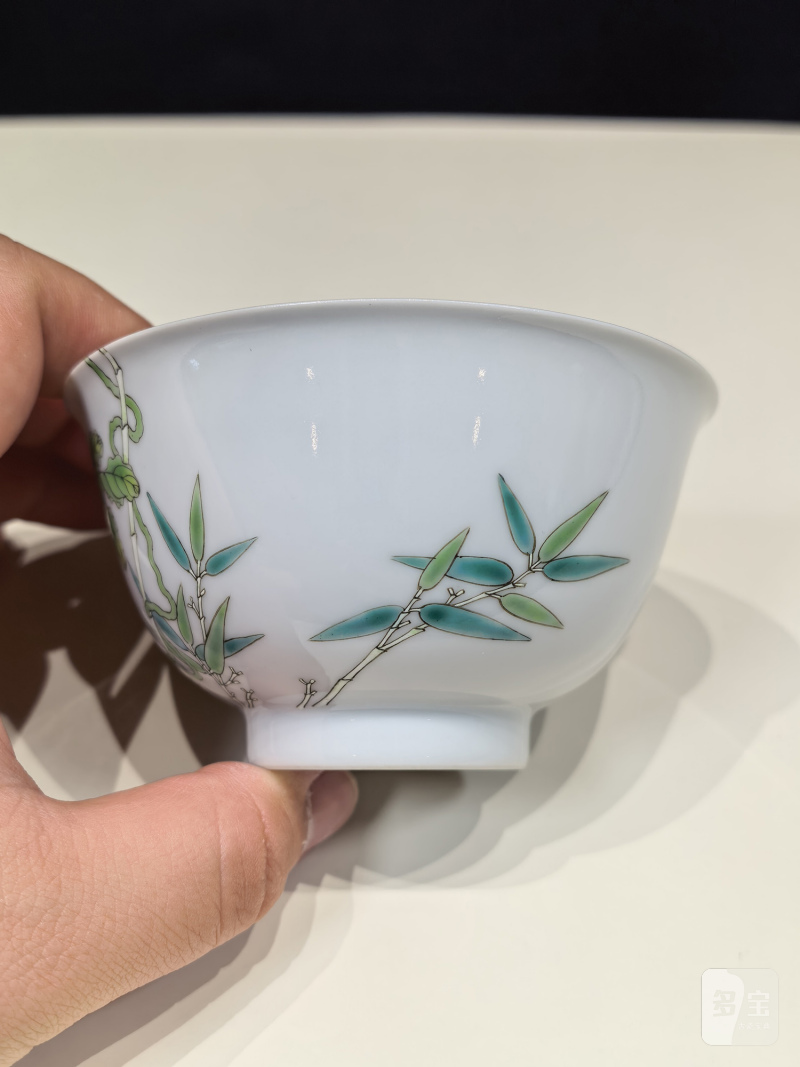 清乾隆 粉彩过枝癞瓜纹碗 - 图8